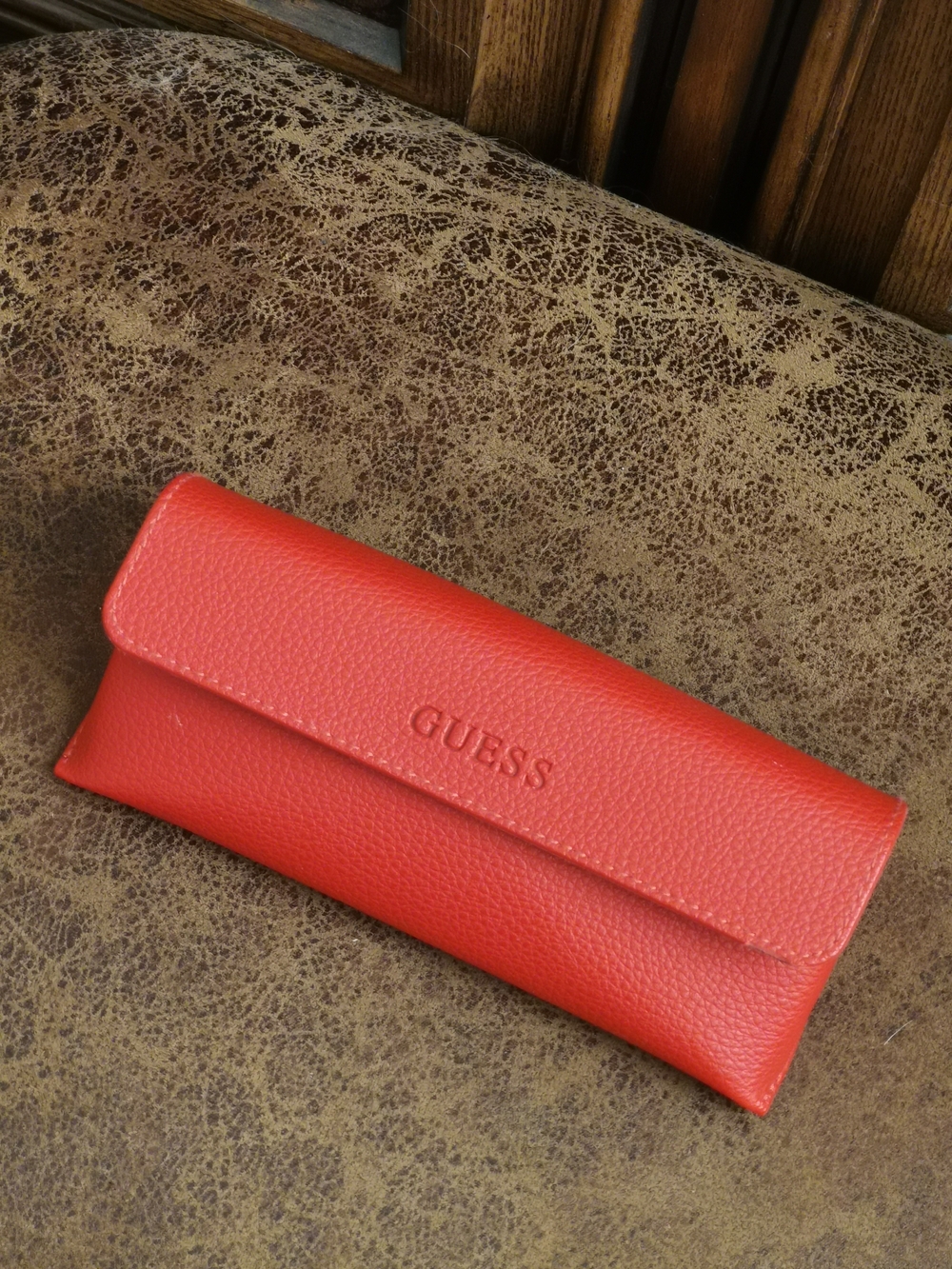 GUESS Red Pebbled Leather Glasses Case Sleek Minimalist Design